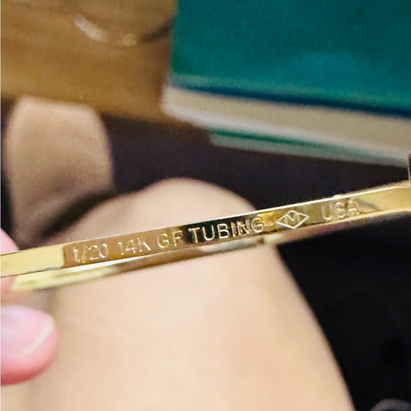 ENewton small narrow hinged bangle bracelet. Gold electroplated. Brand new - Picture 5 of 8